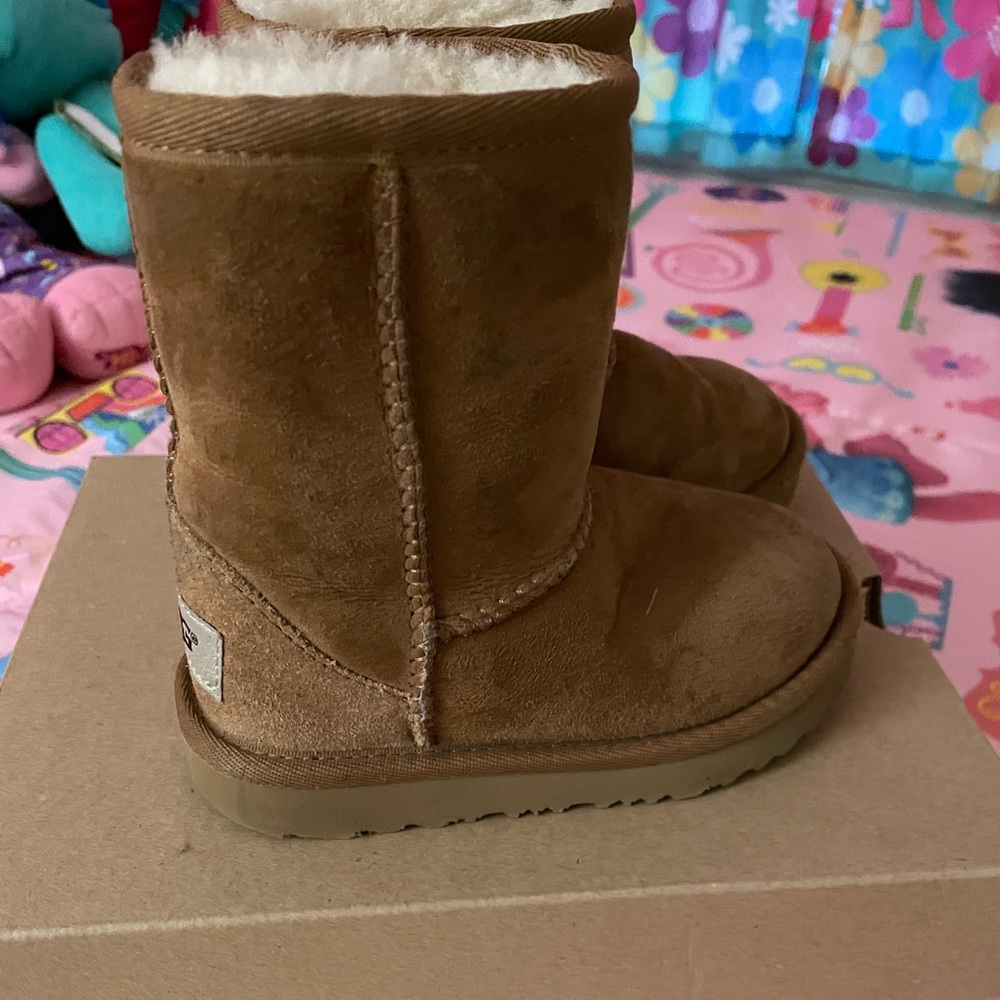Classic UGG toddlers boot